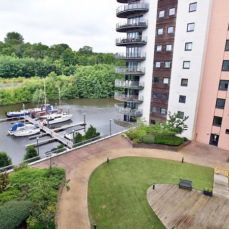 Perfect Getaway In Cardiff Marina Apartment Luaran gambar