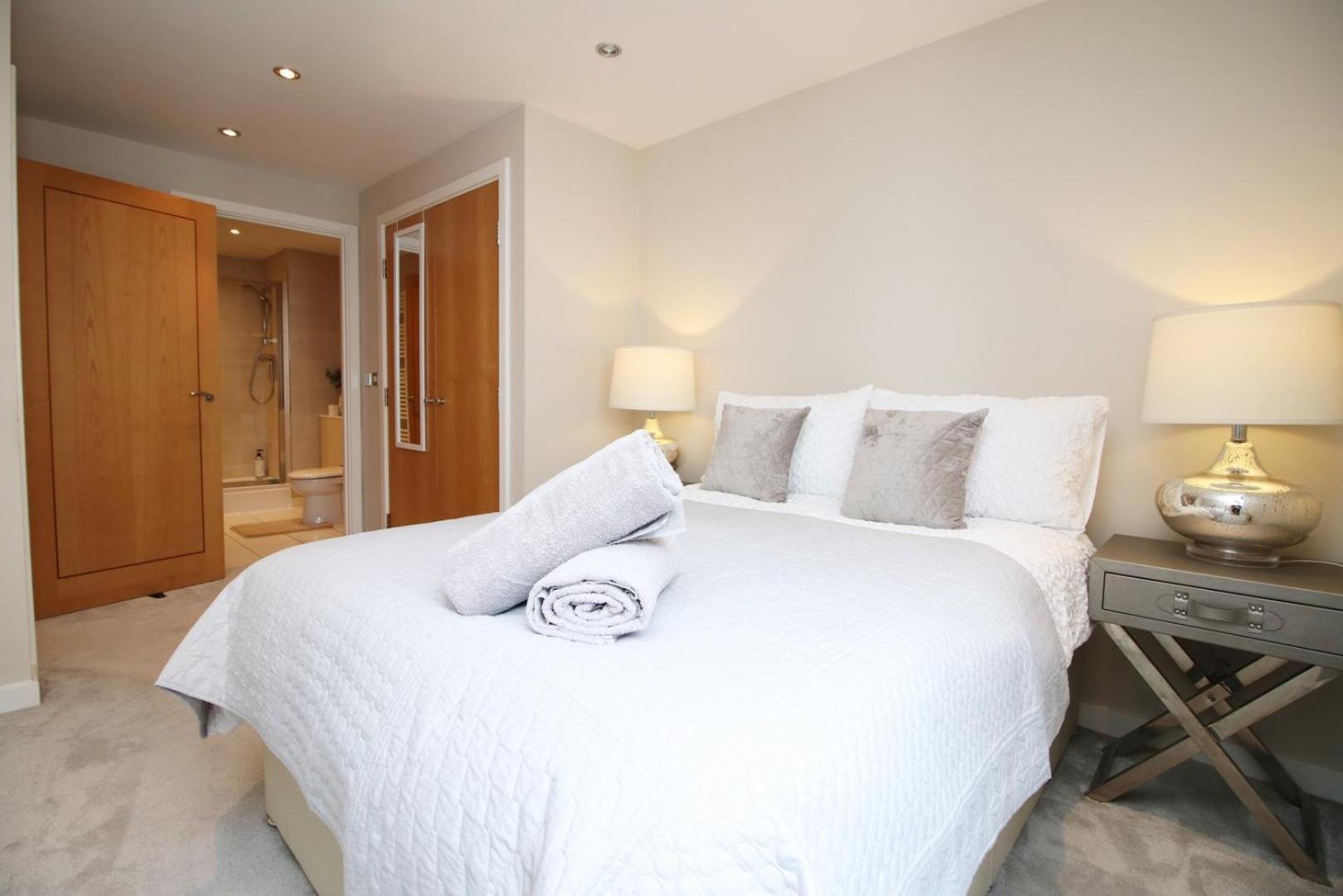 Perfect Getaway In Cardiff Marina Apartment Luaran gambar