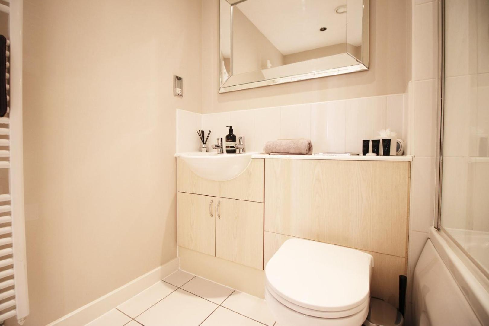 Perfect Getaway In Cardiff Marina Apartment Luaran gambar