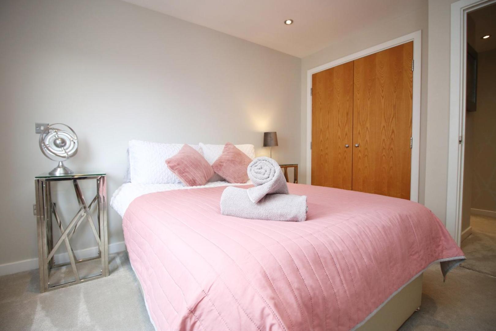 Perfect Getaway In Cardiff Marina Apartment Luaran gambar
