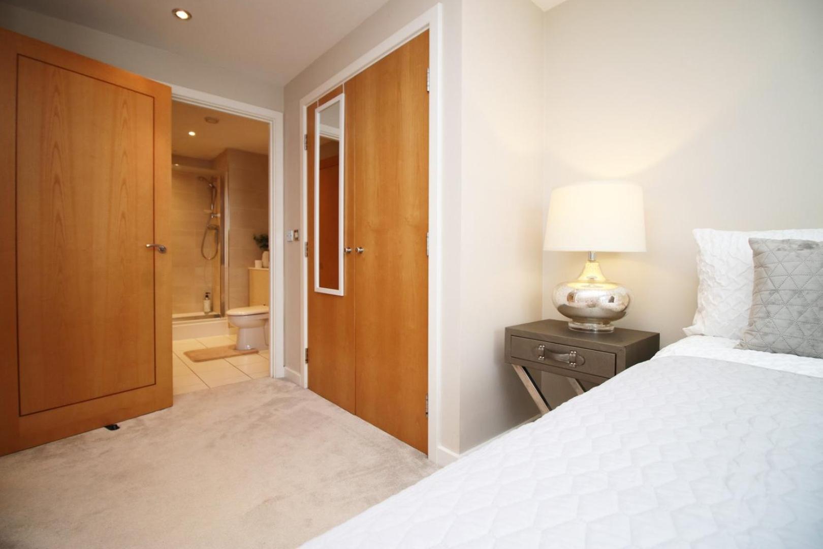 Perfect Getaway In Cardiff Marina Apartment Luaran gambar