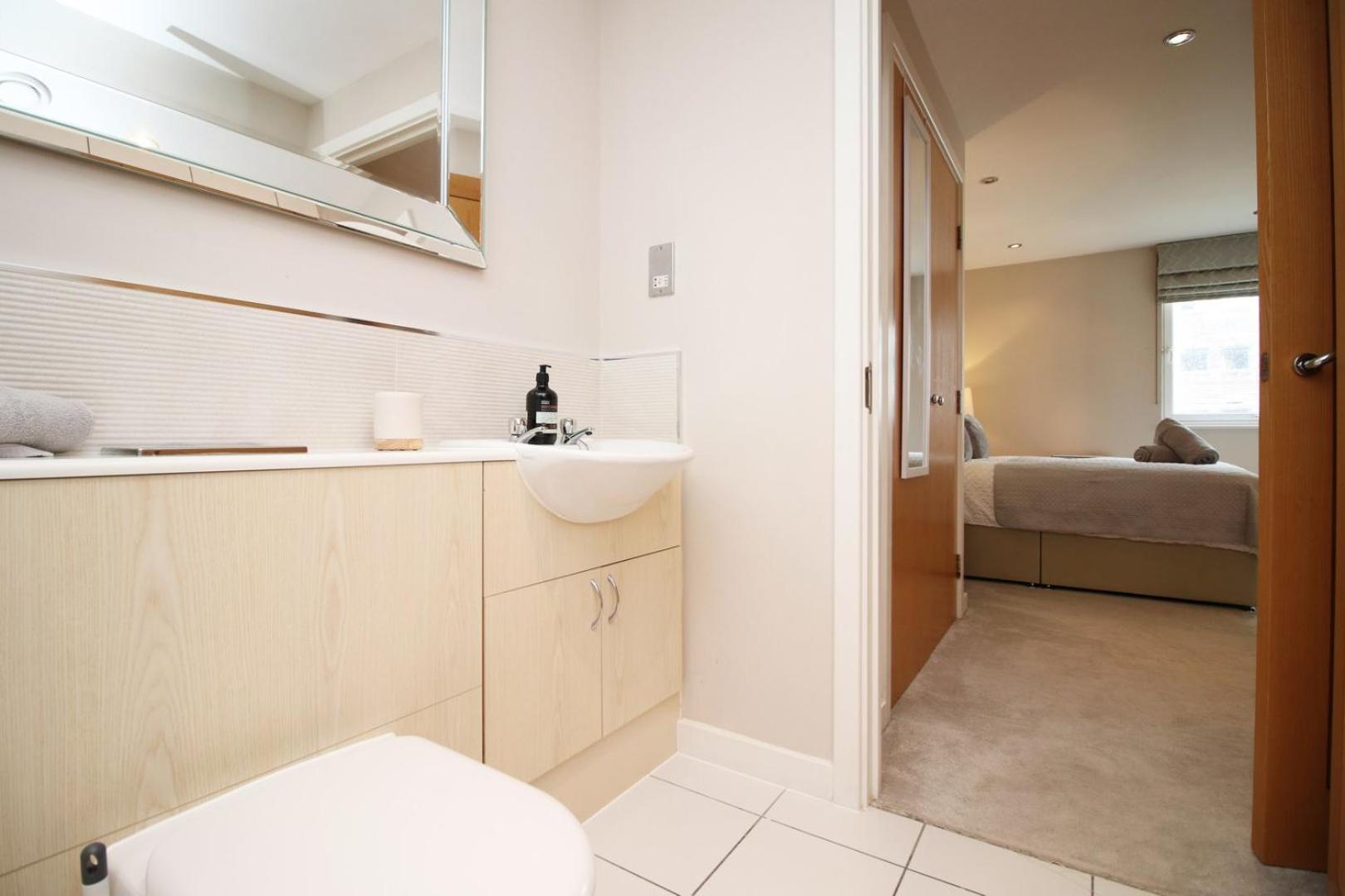 Perfect Getaway In Cardiff Marina Apartment Luaran gambar